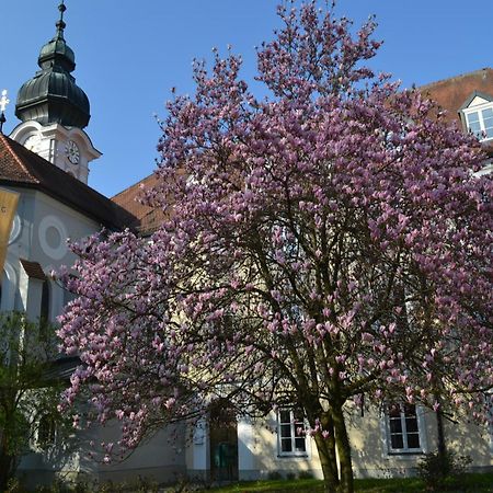 Отель Haus Der Begegnung Heilig Geist Бургхаузен Экстерьер фото