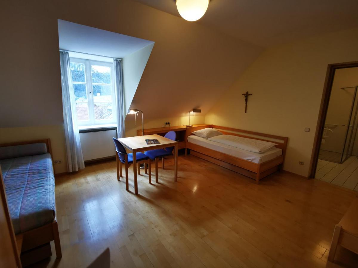 Отель Haus Der Begegnung Heilig Geist Бургхаузен Экстерьер фото