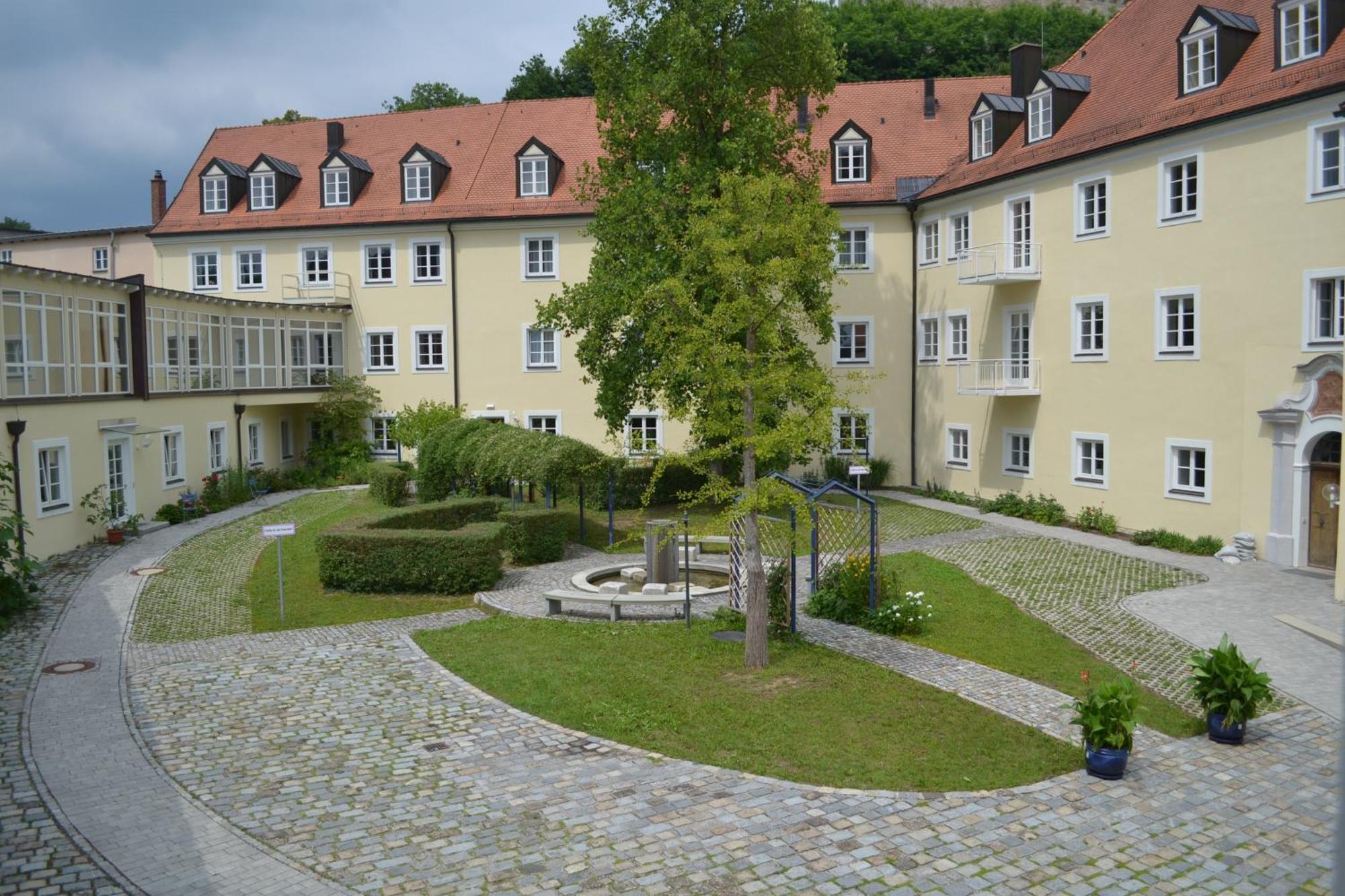 Отель Haus Der Begegnung Heilig Geist Бургхаузен Экстерьер фото