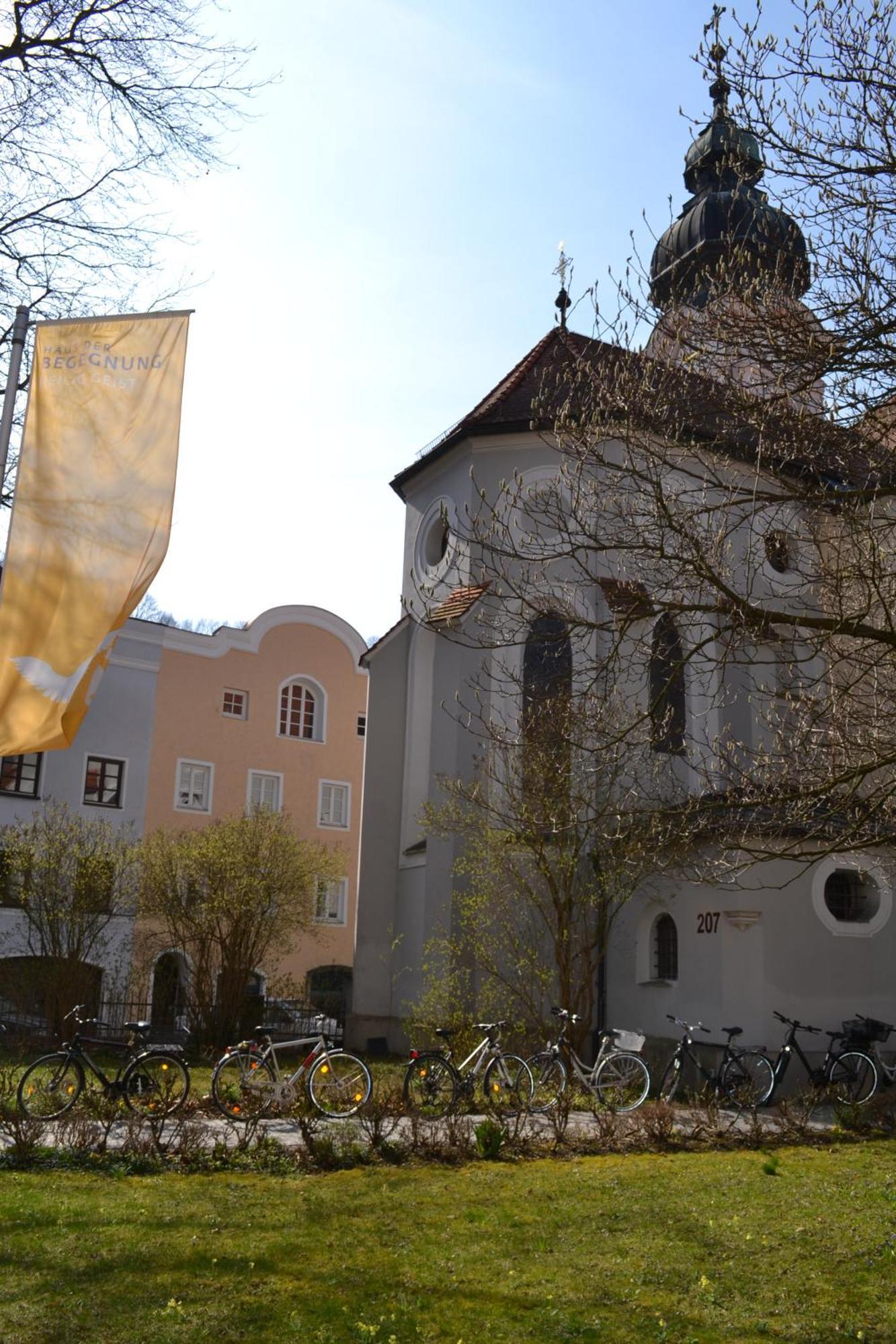 Отель Haus Der Begegnung Heilig Geist Бургхаузен Экстерьер фото